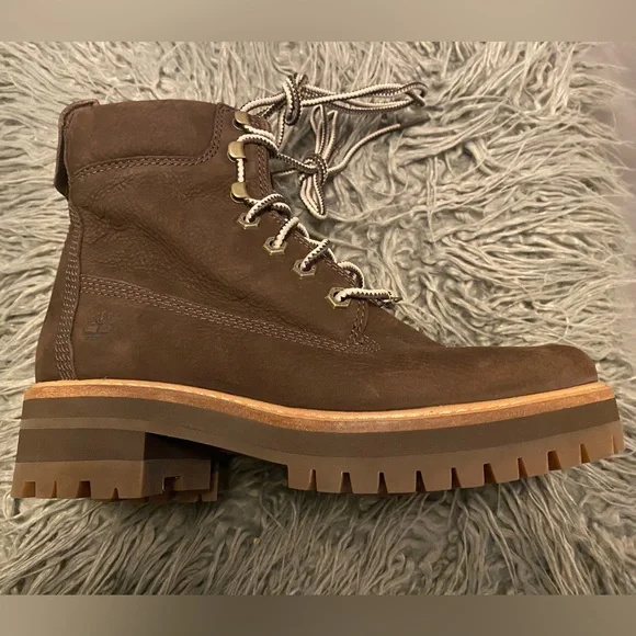 Timberland Women's Courmayeur Valley 6" Boot Fashion SZ 6.5 - Picture 3 of 7